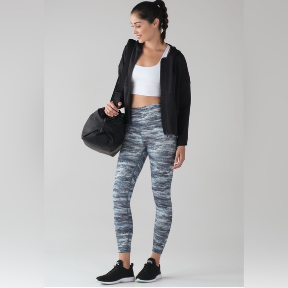 Lululemon Wunder Under Hi-Rise 7/8 Tight (Full-On Luxtreme 25")- Size 4 - Picture 1 of 6